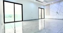 UN APPARTEMENT DE 5 PIECES DANS UN BEL IMMEUBLE EN VENTE