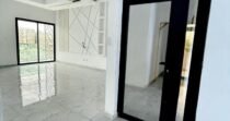 UN APPARTEMENT DE 5 PIECES DANS UN BEL IMMEUBLE EN VENTE