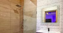 UN APPARTEMENT DE 5 PIECES DANS UN BEL IMMEUBLE EN VENTE