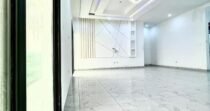 UN APPARTEMENT DE 5 PIECES DANS UN BEL IMMEUBLE EN VENTE