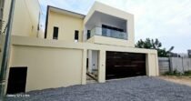 UN DUPLEX DE 5 PIECES BATI SUR 230M² EN VENTE